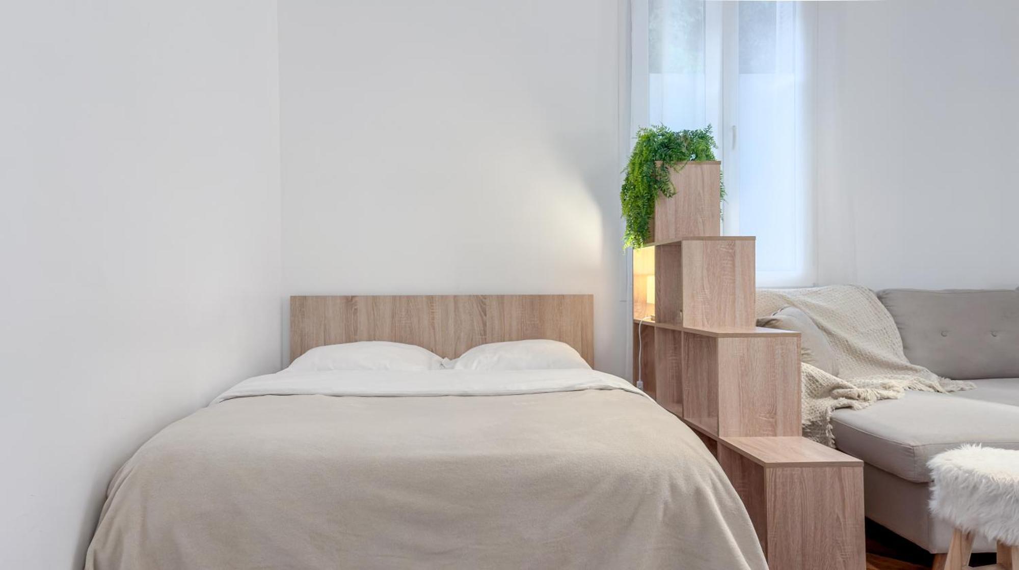 - Bright & Modern - Private Terrace - Aircon - Near Train & Appartement