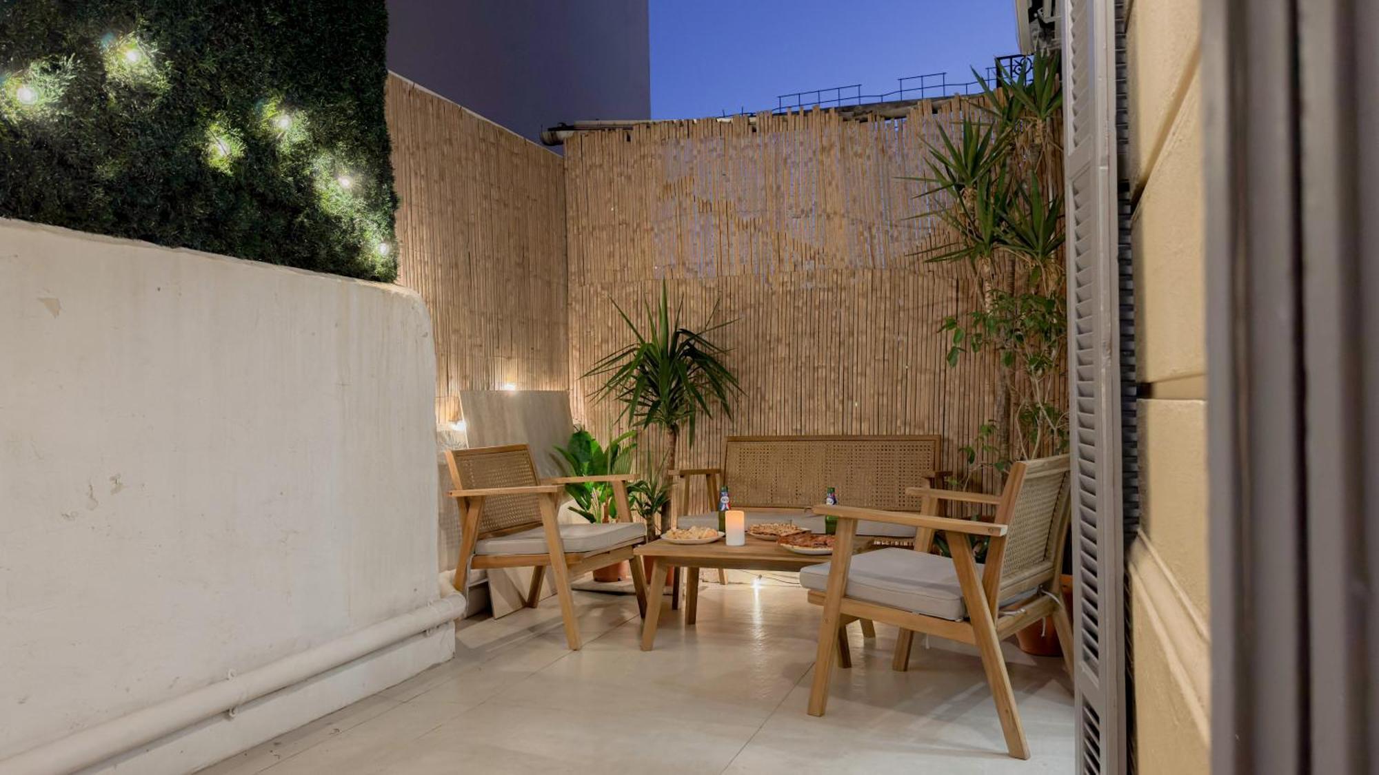 Appartement - Bright & Modern - Private Terrace - Aircon - Near Train &