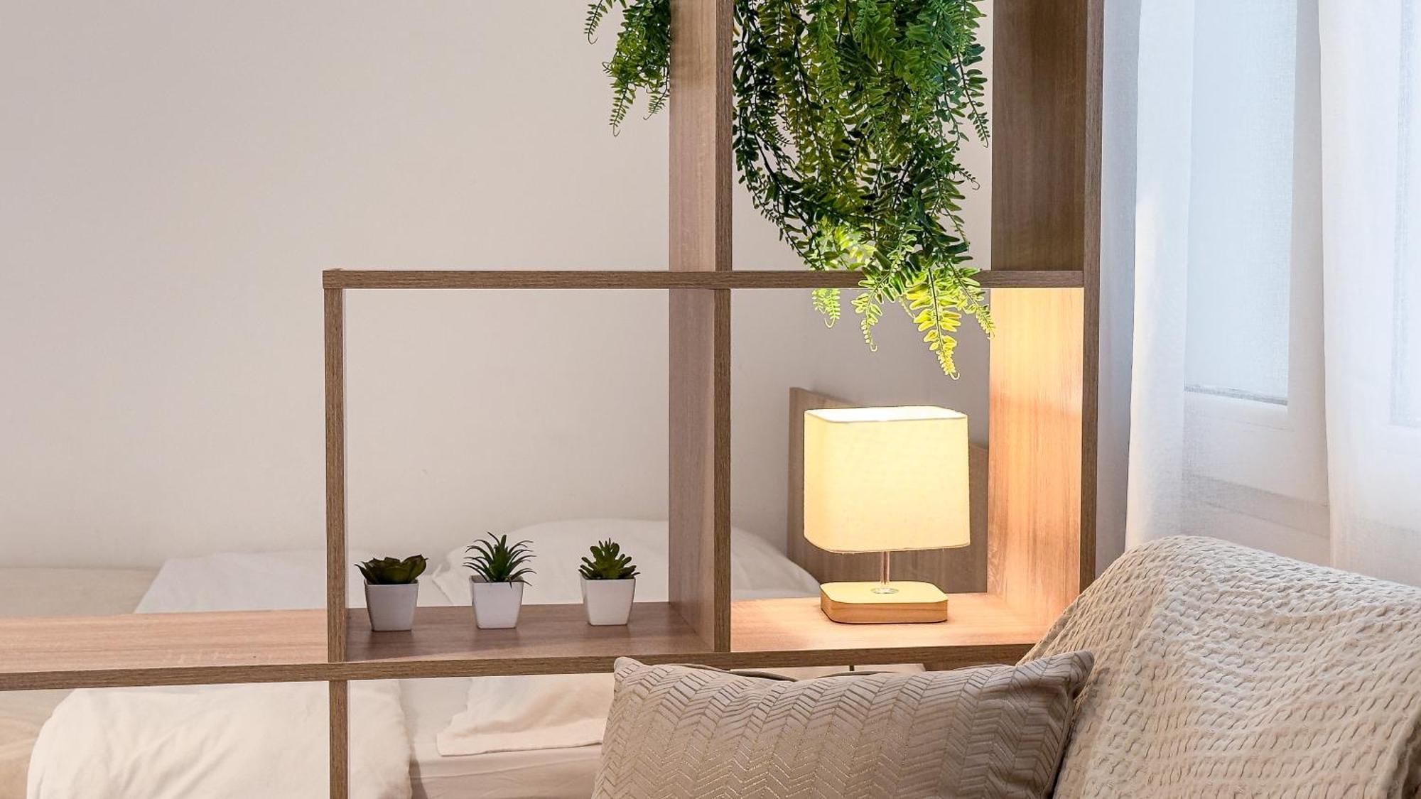 - Bright & Modern - Private Terrace - Aircon - Near Train &