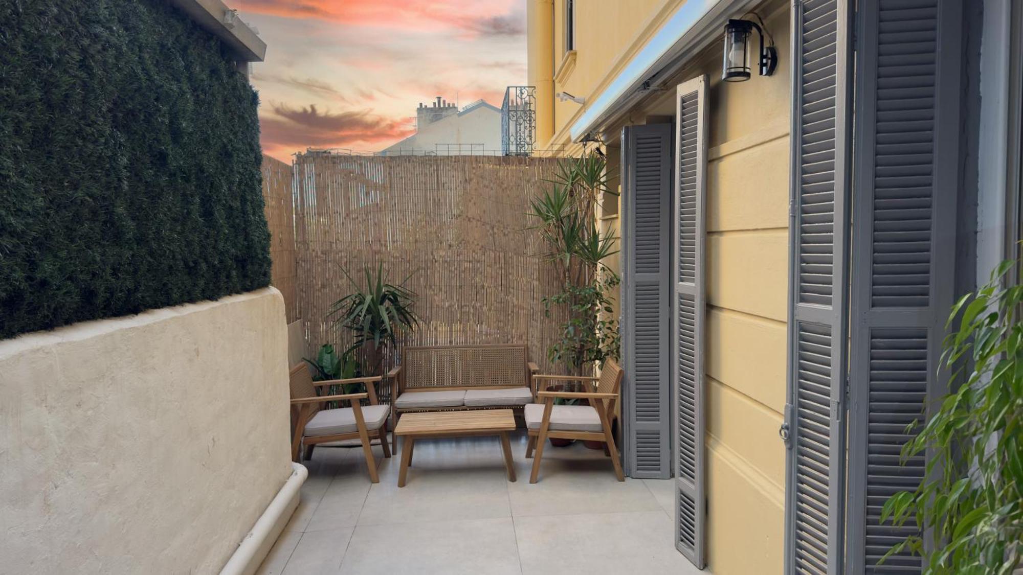 Appartement - Bright & Modern - Private Terrace - Aircon - Near Train & *