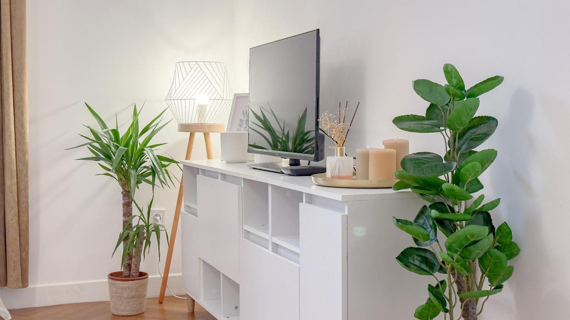 - Bright & Modern - Private Terrace - Aircon - Near Train & *